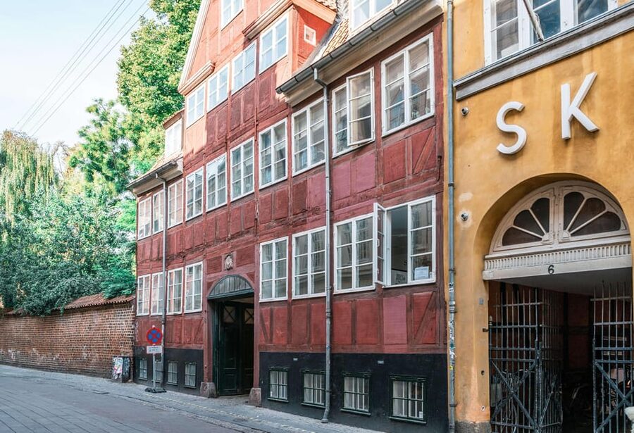 Copenhagen: 2-hour Old Town Private Walking Tour - Handmade candy and a small local pleasure