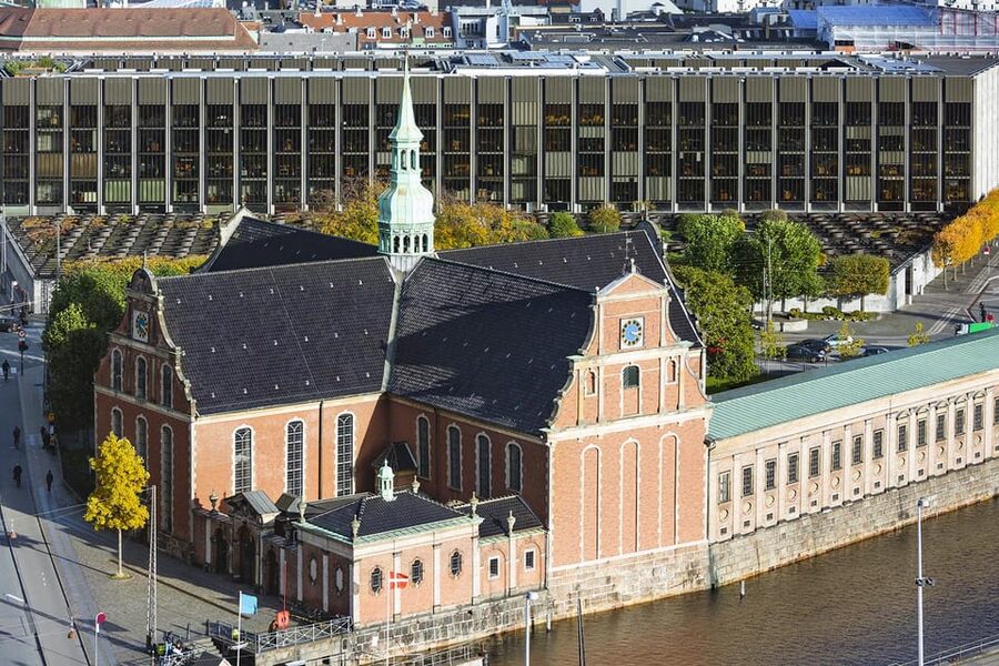 Copenhagen: A guided walk for first-timers in the city - The Black Diamond and a change of city mood