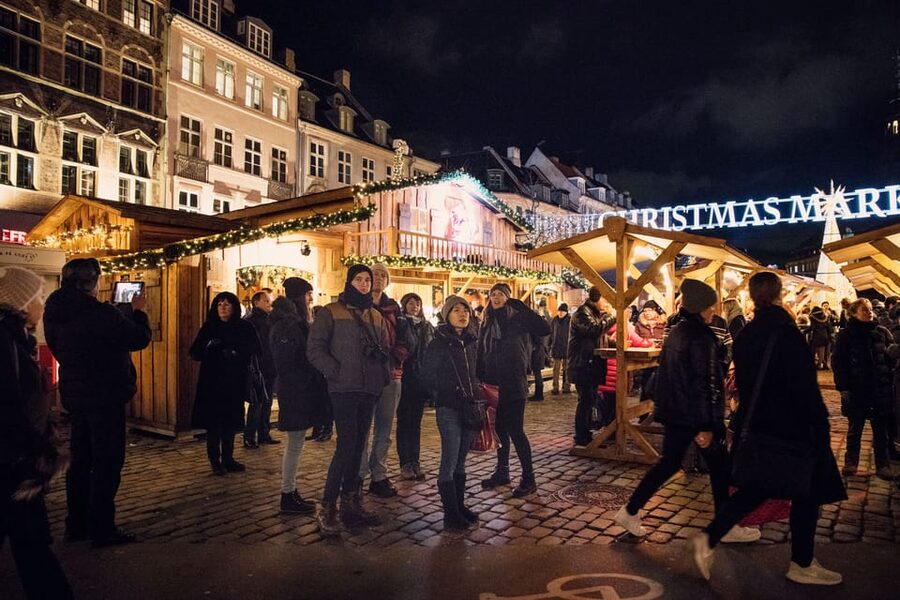 Copenhagen: Christmas Walking Tour with Treats and Drinks - Gløgg and julebryg warm up the route