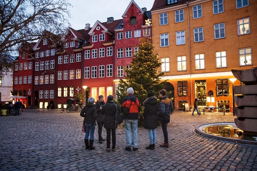 Copenhagen: Christmas Walking Tour with Treats and Drinks - The Christmas game at Lavendelstræde