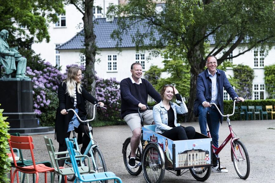 Copenhagen: City Highlights Guided Bike Tour - Meeting the guide at Nikolaj Plads 34