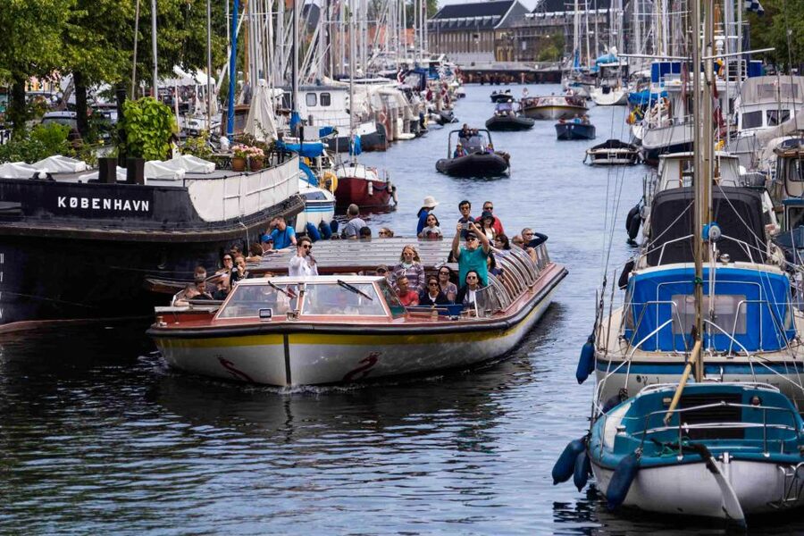 Copenhagen: Classic Canal Tour & The Harbour - Christiansborg and the old center