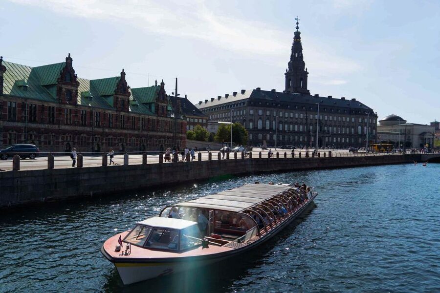 Copenhagen: Classic Canal Tour & The Harbour - Kalvebod Bølge and the harborfront