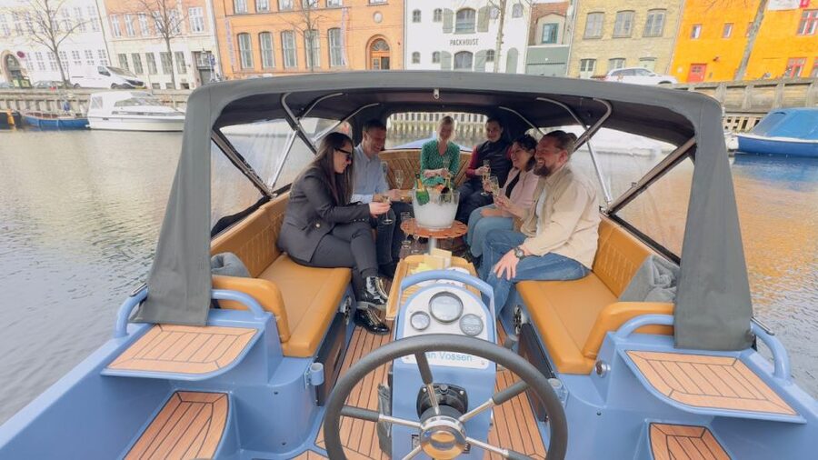 Copenhagen: Guided Canal Tour by Electric Boat - A quiet ride through the old harbor