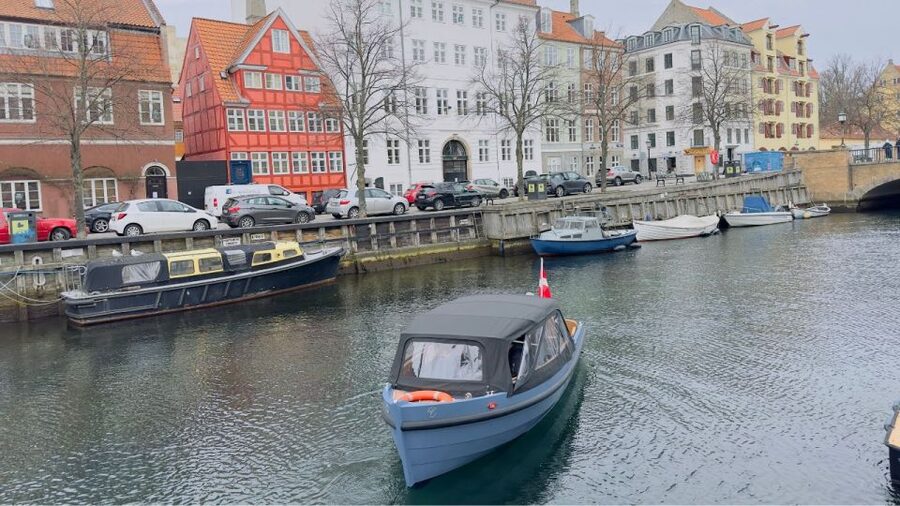 Copenhagen: Guided Canal Tour by Electric Boat - Who should take this canal tour?