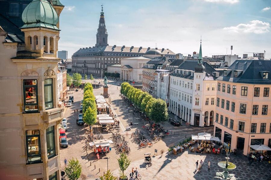 Copenhagen: Guided Walking Tour in French - City Hall and the story of Copenhagen