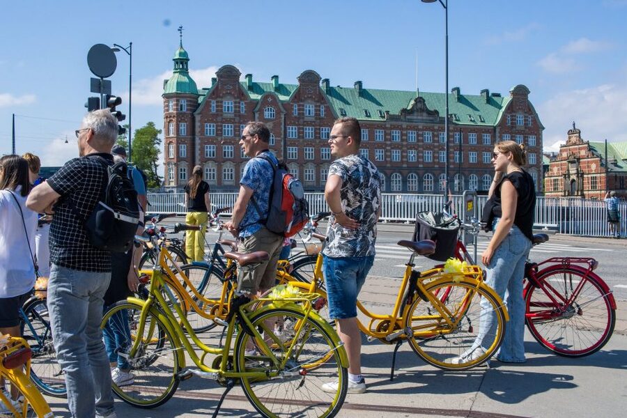 Copenhagen: Highlights 3 Hour Bike Tour with a Local Guide - What the guides add to the ride