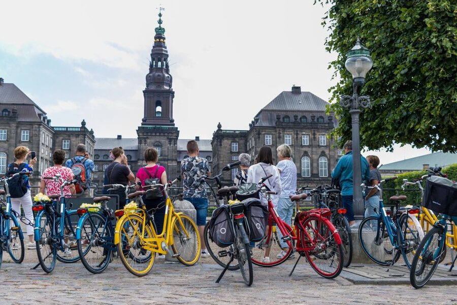 Copenhagen: Highlights 3 Hour Bike Tour with a Local Guide - Amalienborg and the royal family