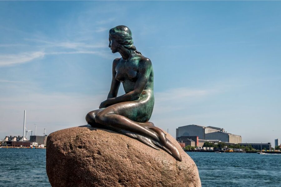 Copenhagen: Highlights & Secrets Private Walking Tour - Højbro Plads and the old center