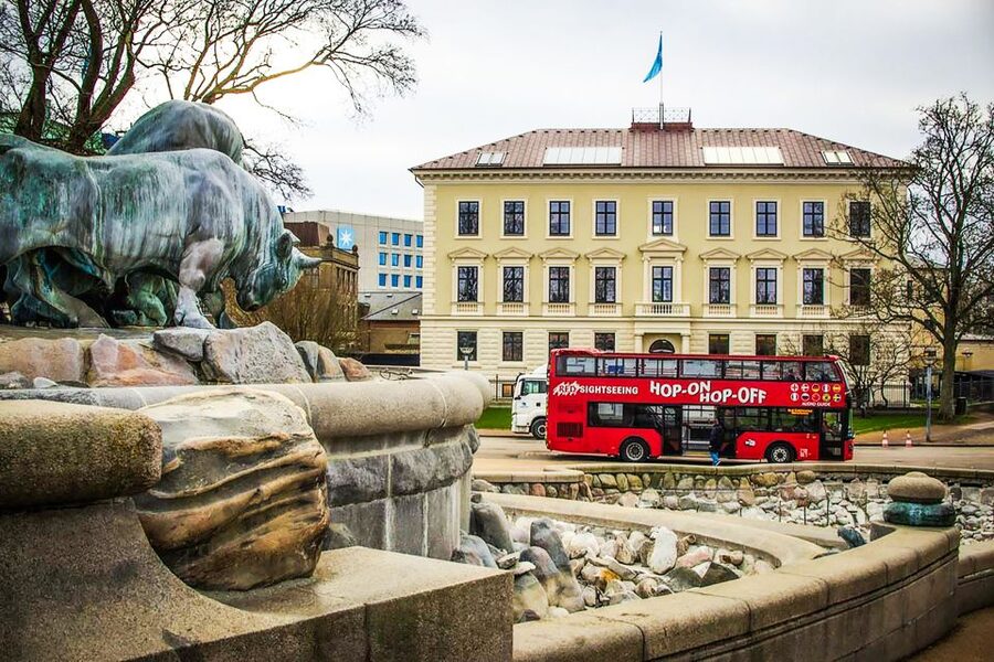 Copenhagen: Hop-On Hop-Off Bus Tour with Boat Tour Option - Amalienborg, the Little Mermaid, and Langelinie