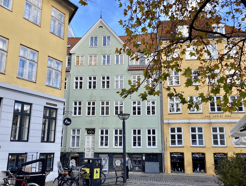 Copenhagen: Hygge & Highlights Walking Tour with Local Guide - King’s Garden and Rosenborg Castle from the outside