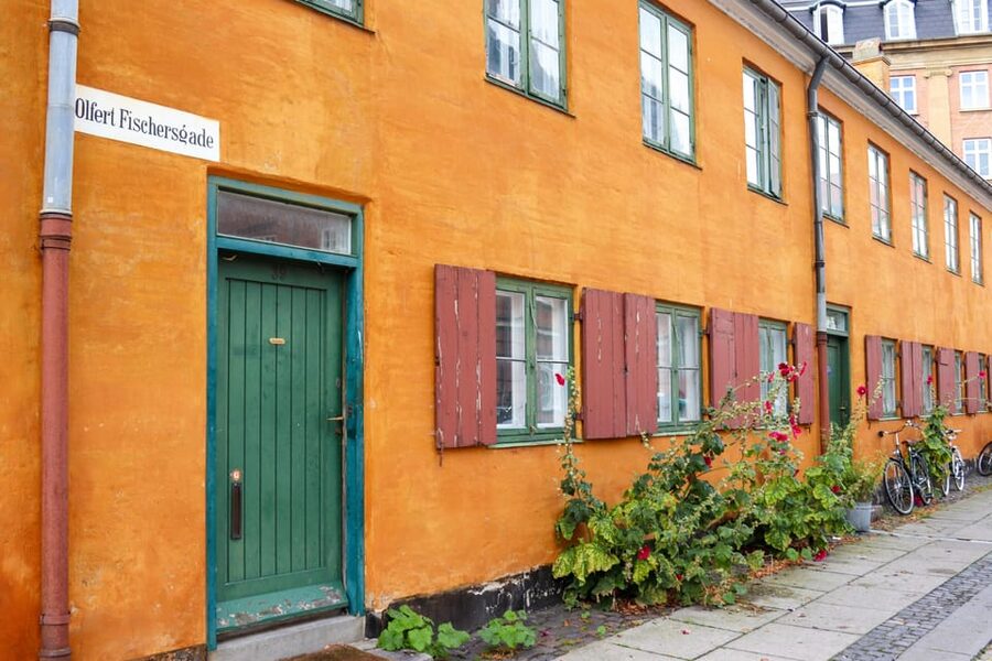 Copenhagen: Hygge & Highlights Walking Tour with Local Guide - Ending at Gråbrødretorv