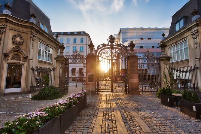 Copenhagen Little Mermaid Exploration Game and Self-Guided Tour - Amalienborg and the royal connection