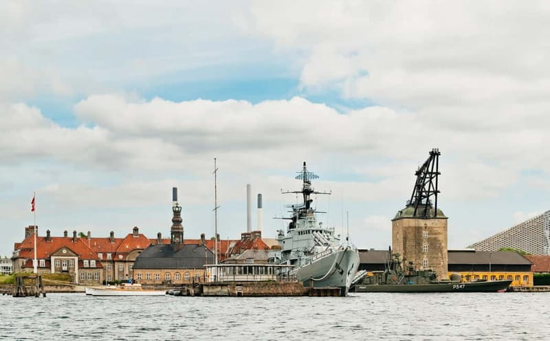 Copenhagen: Old Canals and Hidden Gems Social Boat Tour - Returning to the old city canals