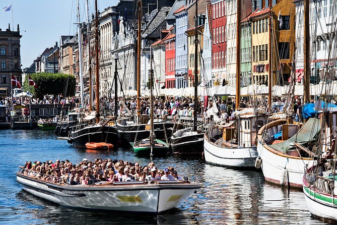 Copenhagen Sightseeing Classic Canal Tour With Live Guide - The guide can make or break the hour