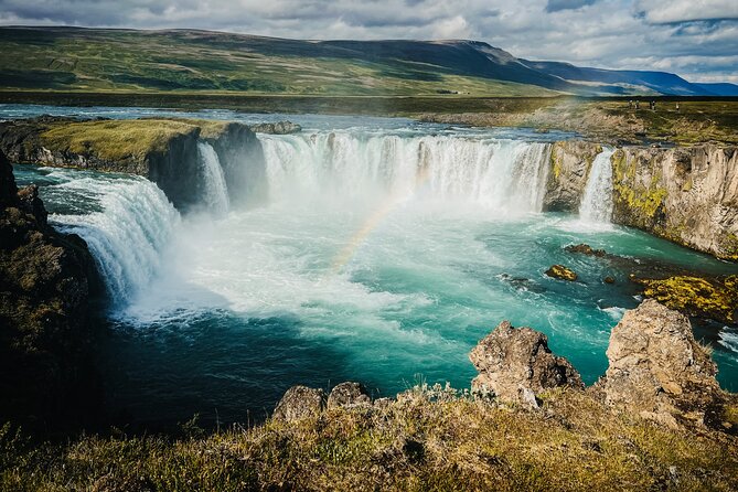 Cruise Tour Godafoss and Myvatn Lake and Baths Small Group - Grjótagjá and the continental rift