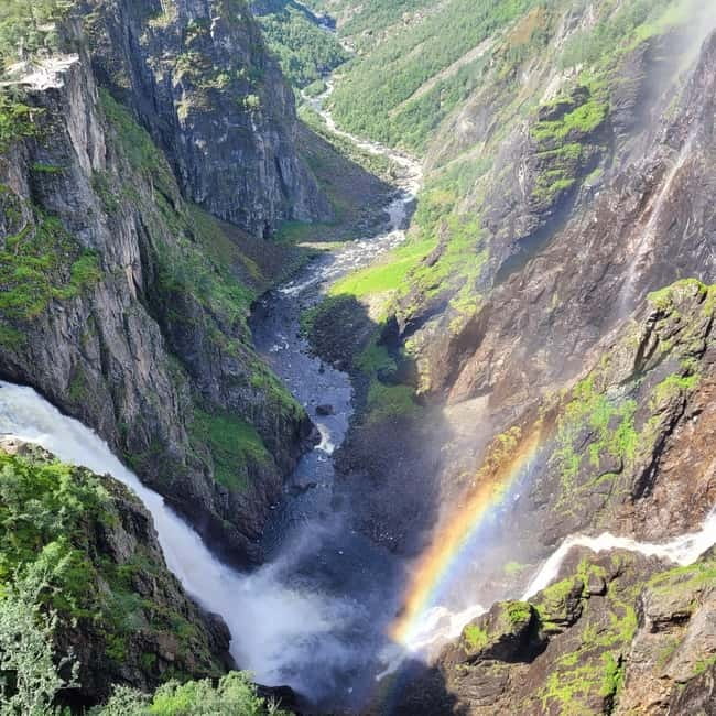 Eidfjord: Vøringsfossen Waterfalls Round-Trip Shuttle - Finding the white bus near the port