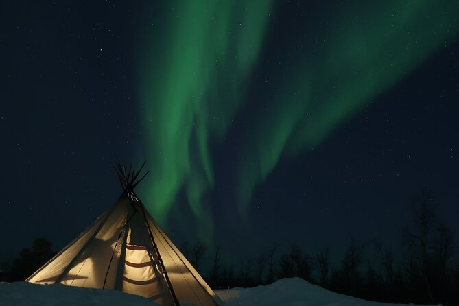 Enjoy the Aurora show on top of the mountain inc tipi dinner - Warm clothing makes a real difference