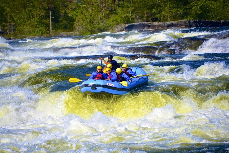 Evje: White Water Rafting Trip on Norway's Warmest Rivers - The bus ride to Byglandsfjord dam