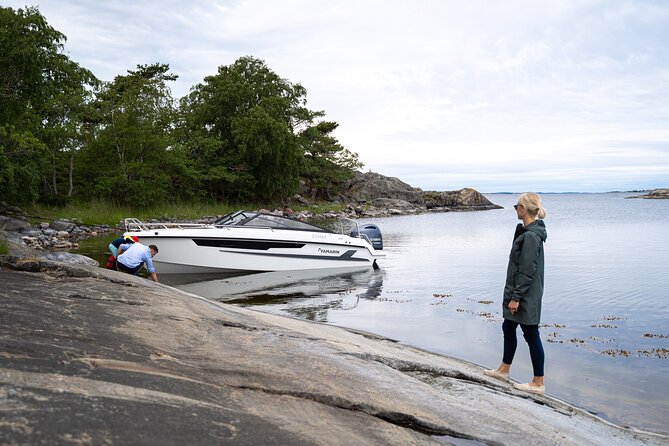 Exclusive Private Cruises on the Oslo Fjord - Hovedøya, Dyna Lighthouse, and the island route