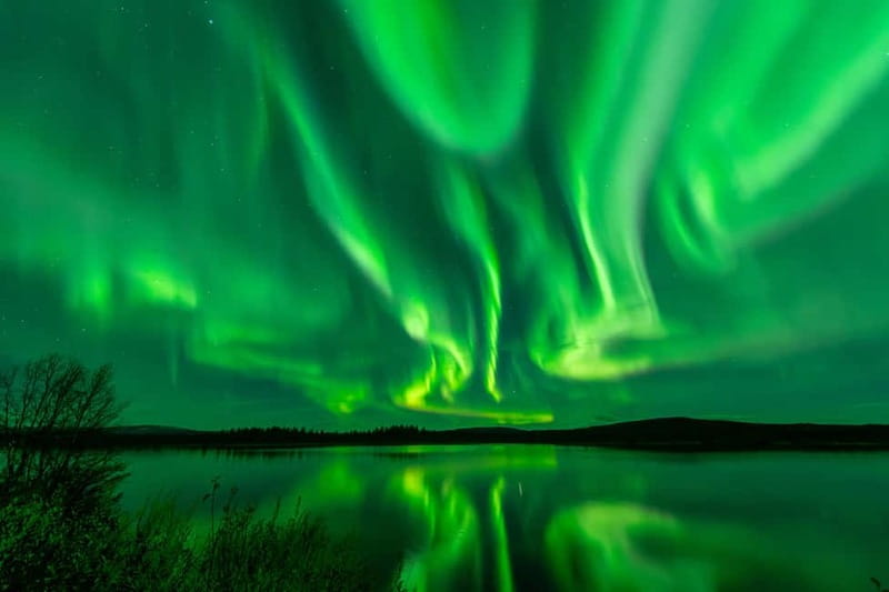 Experience the majestic Auroras Kiruna-Abisko & lodge dinner - Why the minivan route toward Abisko matters