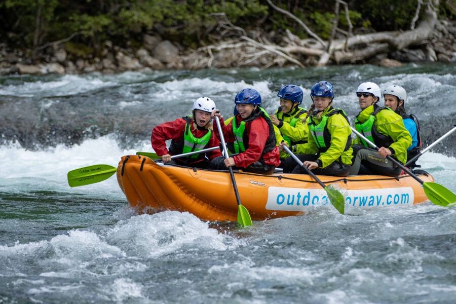 Family Rafting - Voss - Learning the river before the rapids