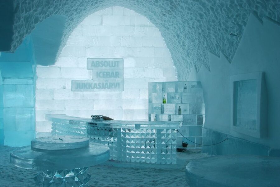 From Abisko: Explore the Icehotel - Lunch, coffee, and shopping during the 2.5-hour stop