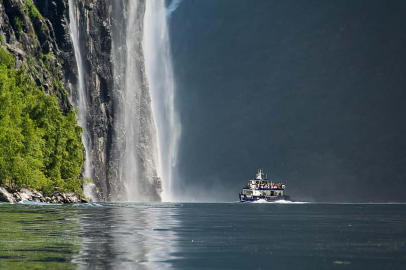 From Ålesund: Round Trip Fjord Cruise to Geirangerfjord - Sunnylvsfjorden brings tighter mountain views
