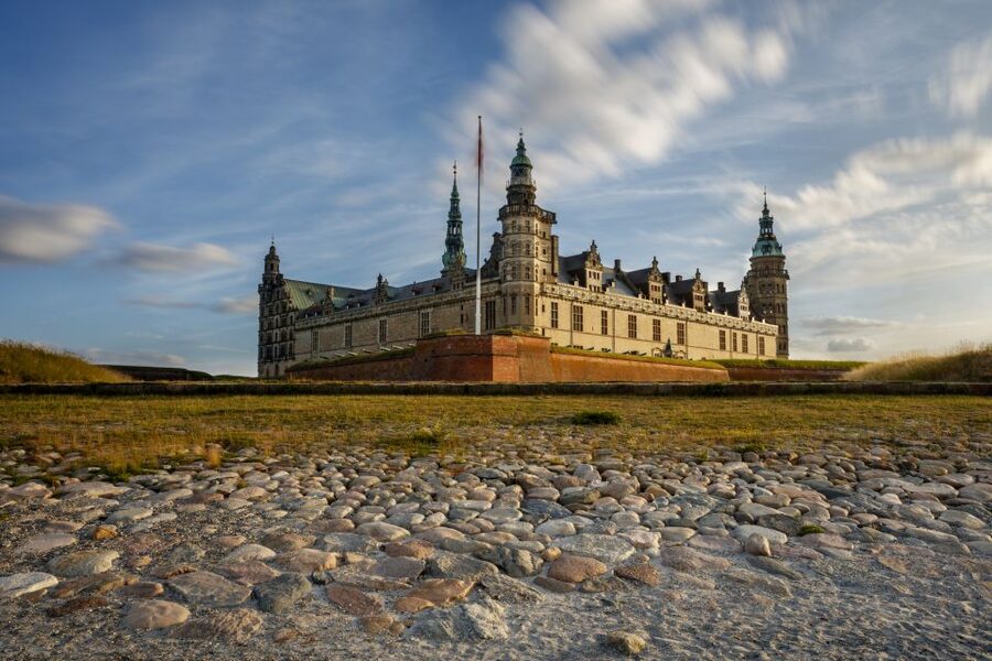 From Copenhagen: 4-hour Private Hamlet Castle Tour - Leaving Copenhagen by train