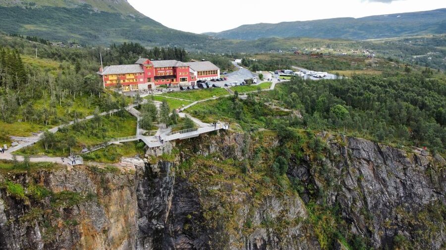 From Eidfjord: Vøringfossen Waterfall Nature Tour with Guide - The final plateau photo stop and Måbø Valley return
