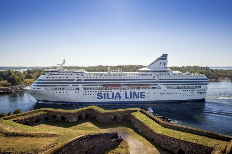 From Helsinki: 3-Day Return Cruise to Stockholm & Breakfast - The ship’s evening program gives the return sailing a purpose