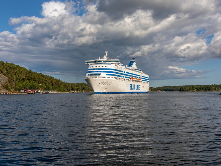 From Helsinki: Overnight Cruise to Stockholm with Breakfast - An evening at sea with several ways to spend it