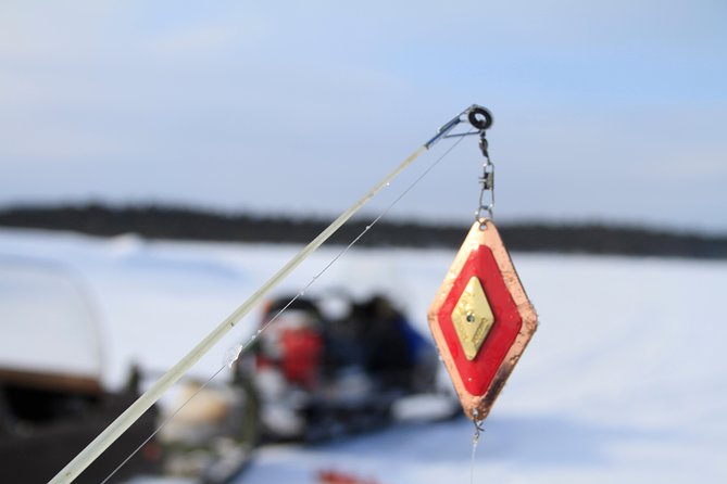 From Ivalo: Ice Fishing Safari to Lake Inari, reindeers & lunch - How the guides shape the day