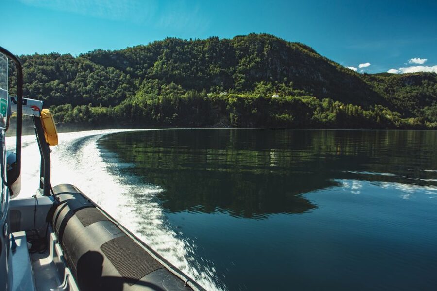 From Norheimsund: Hardangerfjord & Fyksesund RIB Fjord Tour - Leaving Norheimsund on Hardangerfjord
