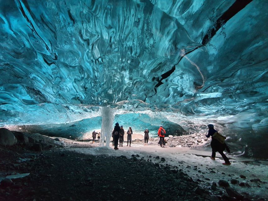 From Reykjavik: 3-Day South Coast Winter Tour with Ice Cave - Guides, minibus comfort, and group rhythm