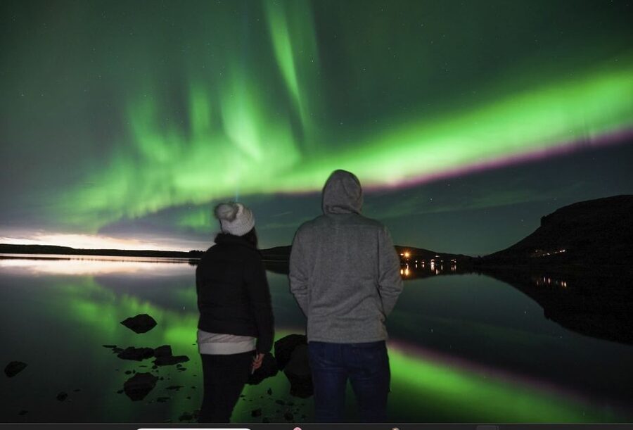 From Reykjavik: Northern Lights Hunt Super Jeep Tour - What happens during the three-hour search