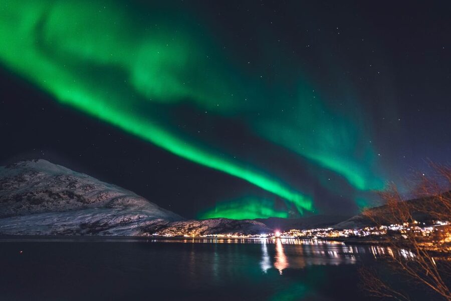 From Reykjavik: Northern Lights Sightseeing Cruise - Photographing faint lights from the deck