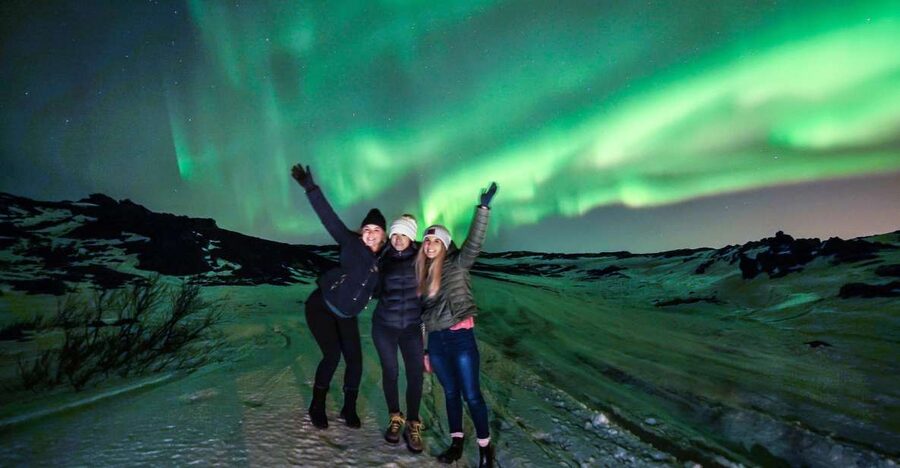 From Reykjavík: Northern Lights Super Jeep Tour - The guide can make or break the night