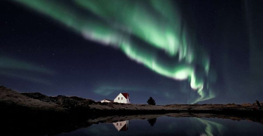 From Reykjavik: Northern Lights Tour with Hot Cocoa & Photos - Why the small bus matters after dark