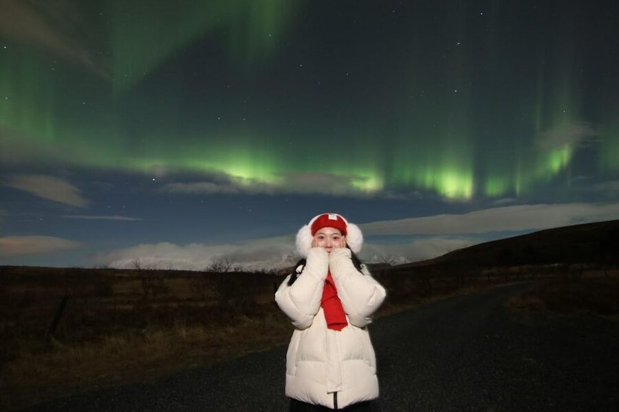 From Reykjavik: Northern Lights Tour with Hot Cocoa & Photos - Free photos are a major part of the value