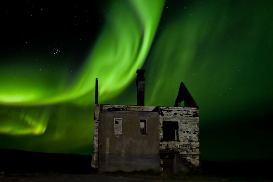 From Reykjavik: Northern Lights Tour with Hot Cocoa & Photos - Timing, cold, and the best way to plan your night