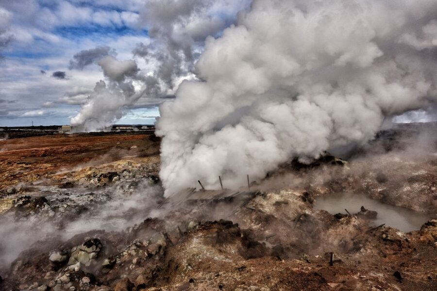From Reykjavik: Reykjanes Geopark Tour & Airport Transfer - Grindavík and the new lava fields