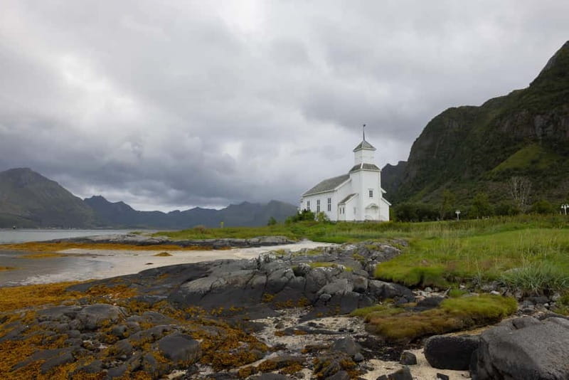 From Svolvaer: 2-Day Lofoten Highlights Photo Tour - Starting in Svolvær with a small group