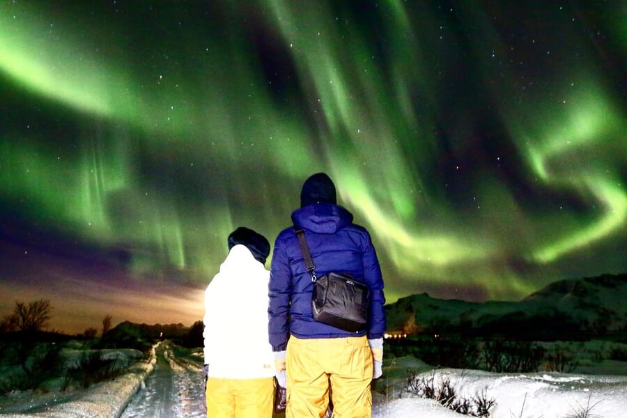 From Svolvaer: Private Northern Lights Search Trip - Warm drinks, biscuits, and a Norwegian pub