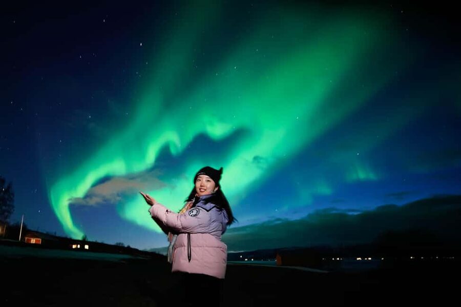 From Tromsø: Aurora Borealis Tour - The photography help is worth paying attention to