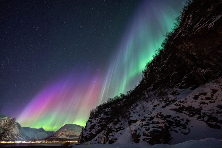 From Tromsø: Aurora Minibus Chase with Portrait and Hot Meal - Who should book this Tromsø aurora tour?
