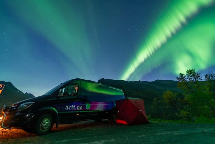 From Tromsø: Aurora Minibus Chase with Portrait and Hot Meal - Warm clothing and a heated toilet are more important than they sound