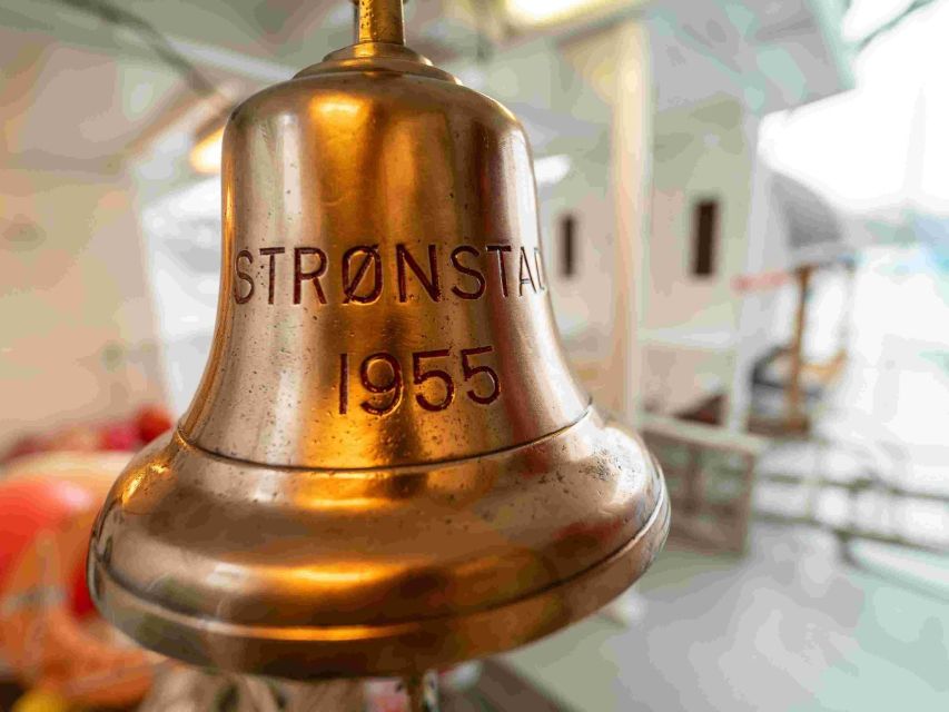 From Tromsø: Northern Lights Cruise on a Cozy Vintage Vessel - What the crew adds to the evening