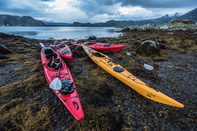 Full Day Combo Kayak and Rappel - Northern Explorer - Hiking uphill for the wide view
