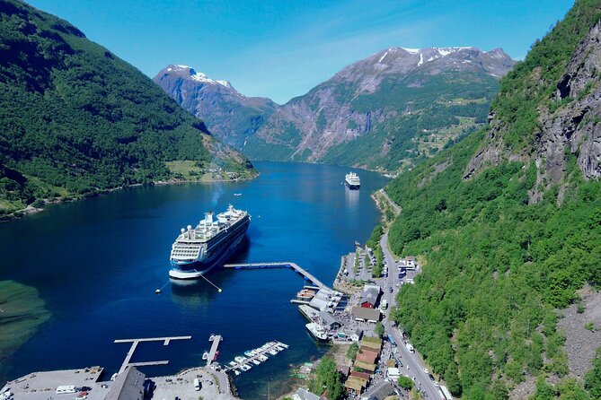 Geiranger: Excursions.no Geiranger Highlights - Flydalsjuvet delivers the famous view